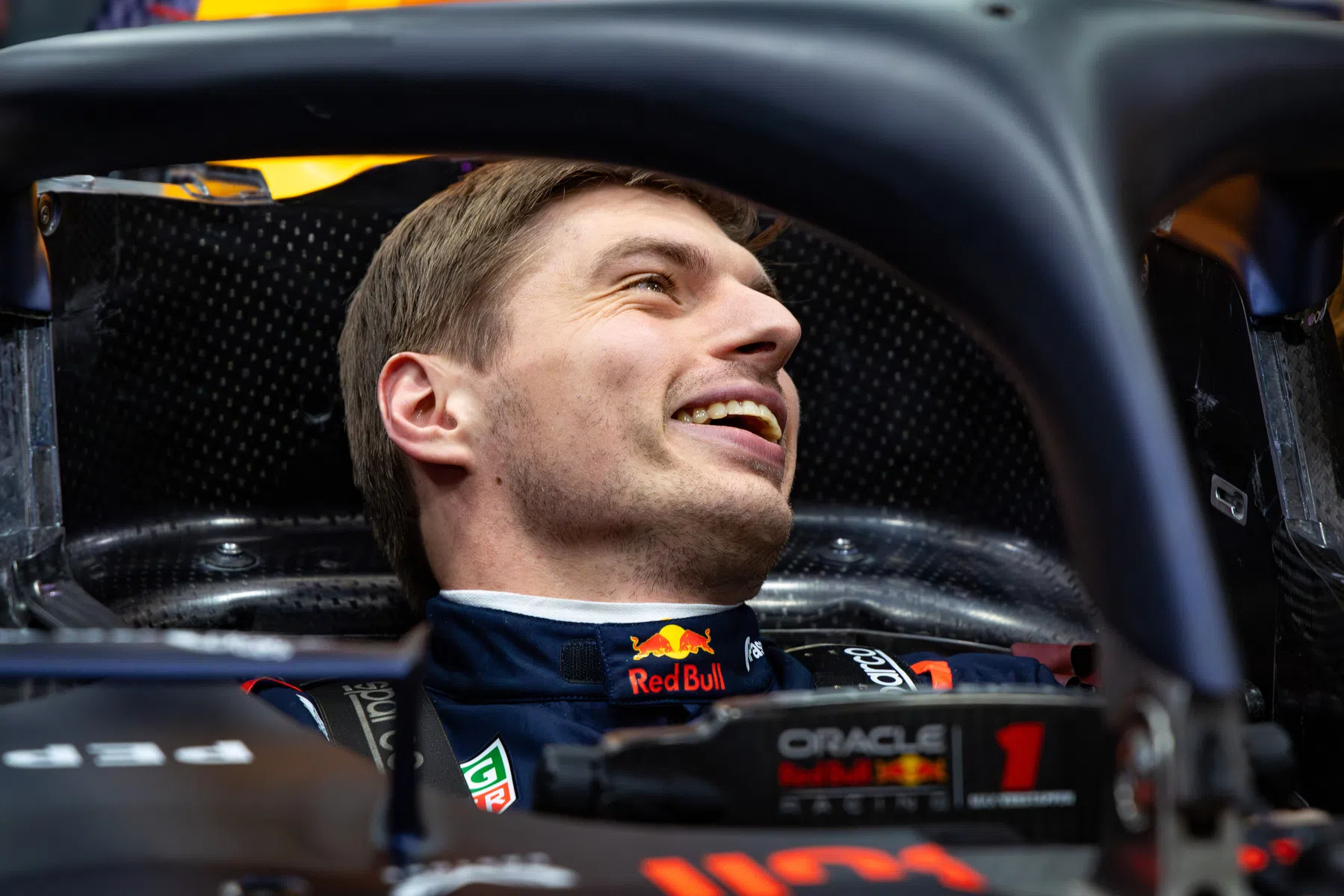 Max Verstappen no RB21, a Red Bull compartilha imagens