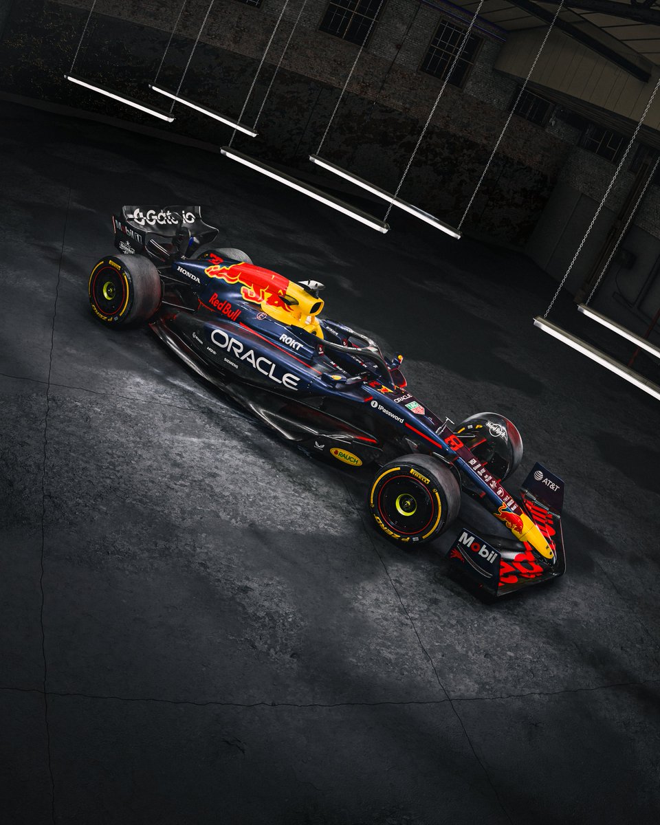 Red Bull Racing apresenta RB21 com pintura tradicional da equipe