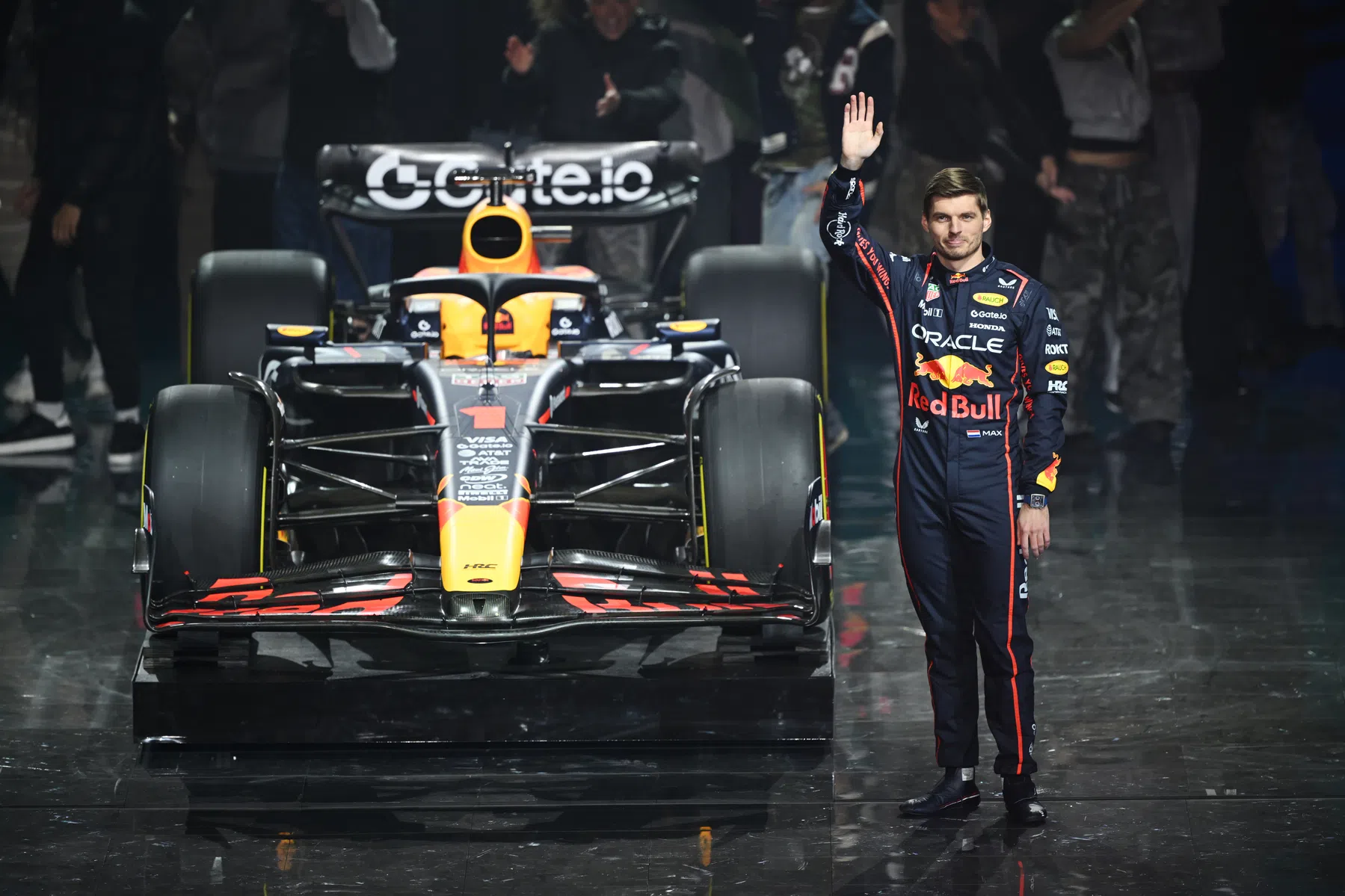 Verstappen en Horner mikpunt van wangedrag fans in Londen tijdens F1 75