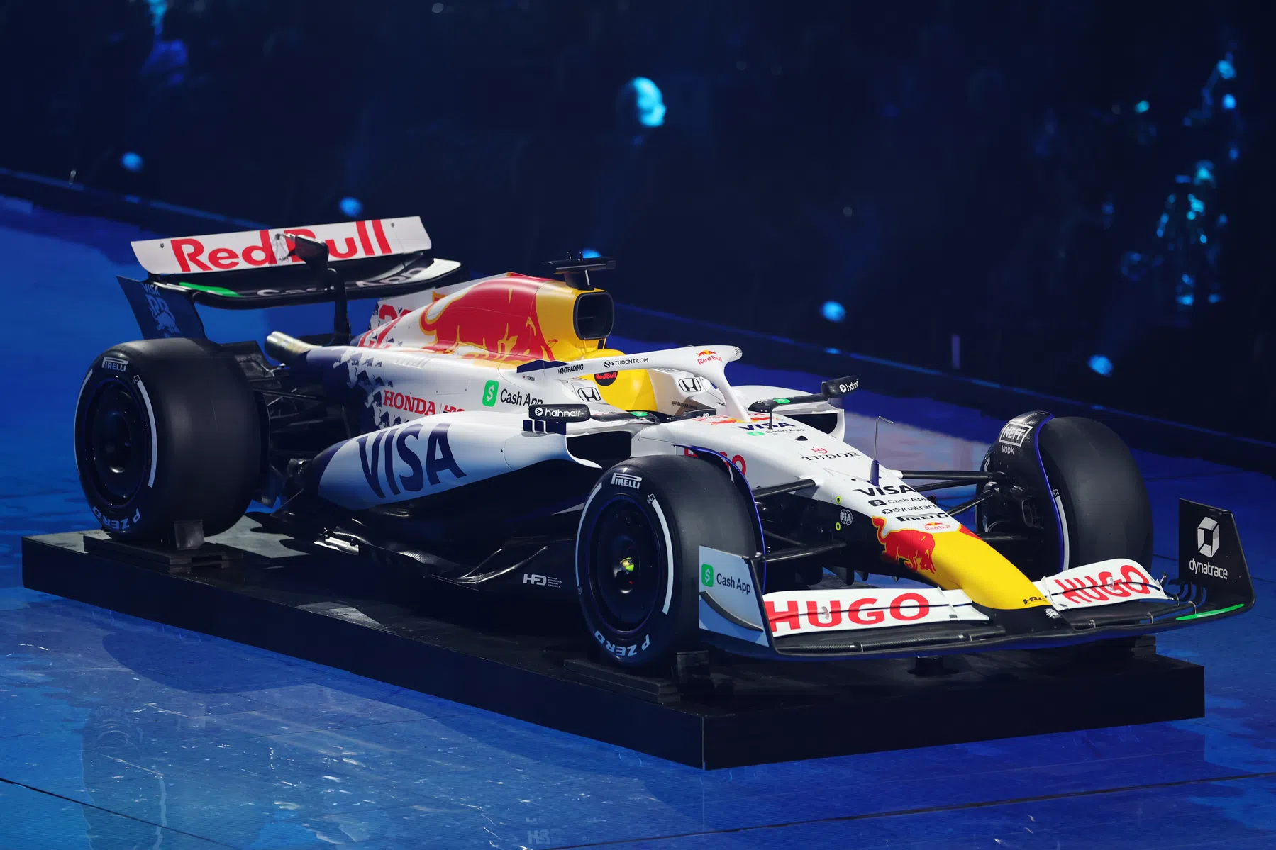 Officieel: Eerste beelden van RB 2025 livery op F1 75 Live