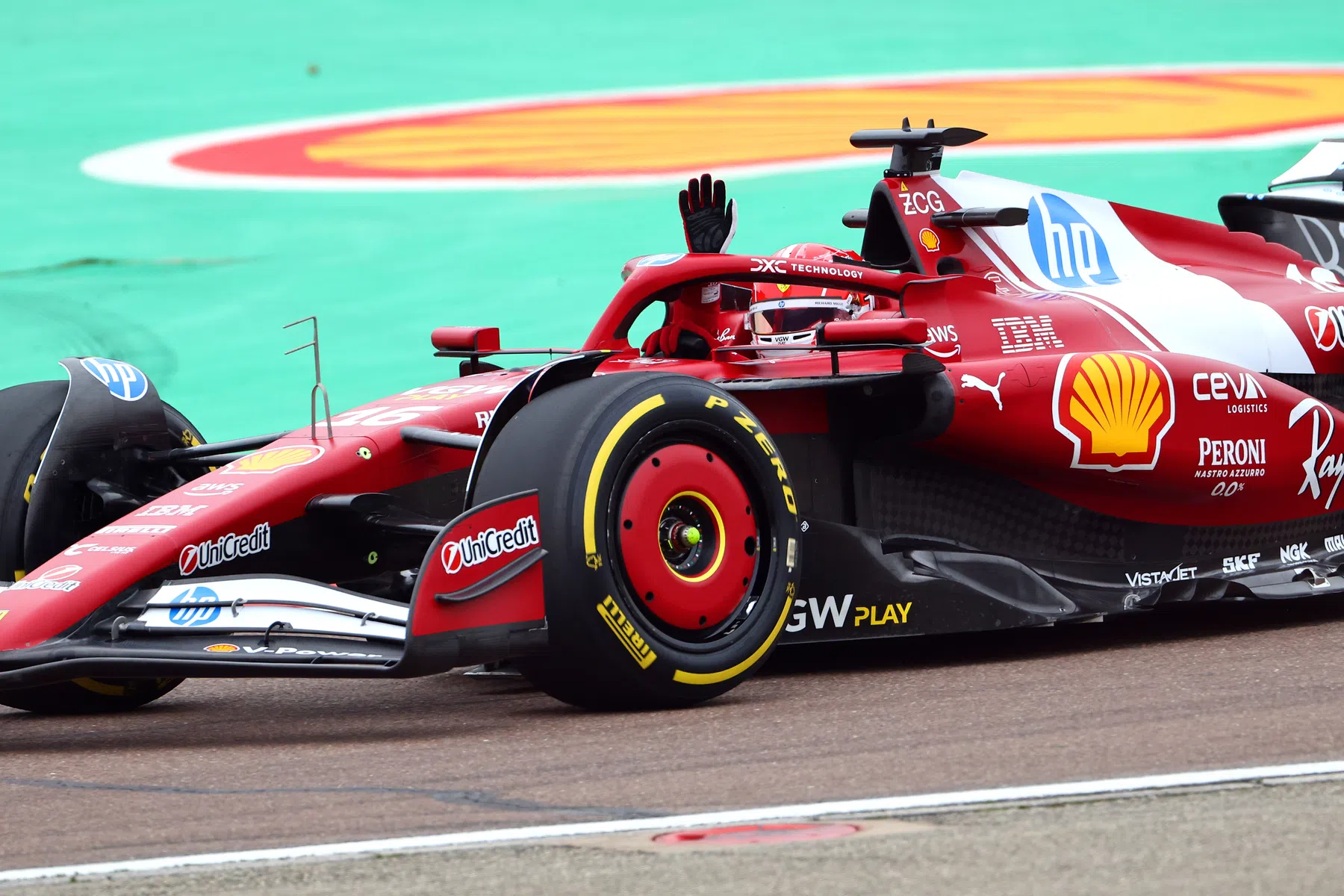 Formel 1 Charles Leclerc auf der Strecke mit Ferrari 2025 in Fiorano Italien