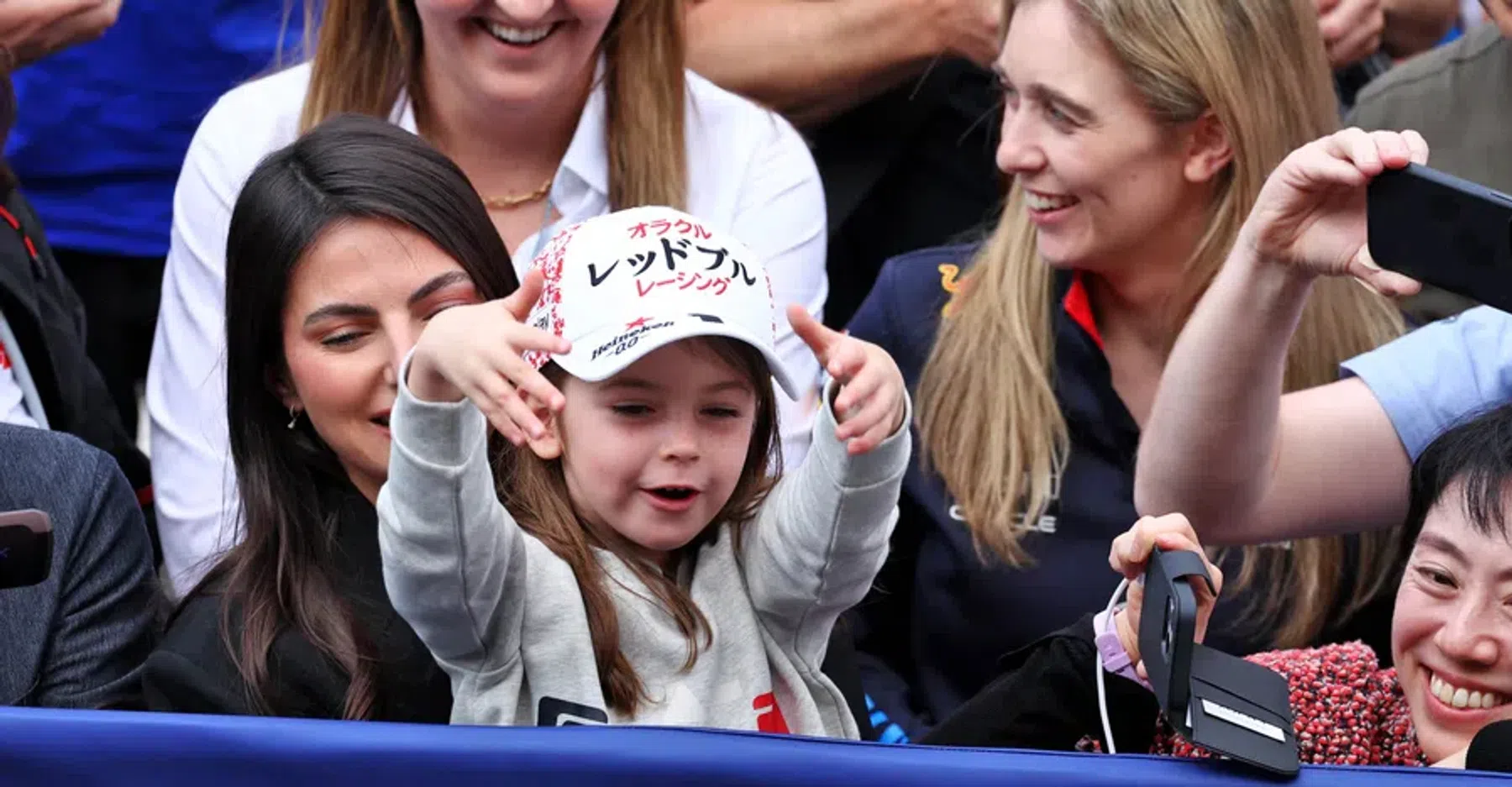 Penelope en de katten verstoren livestream Verstappen