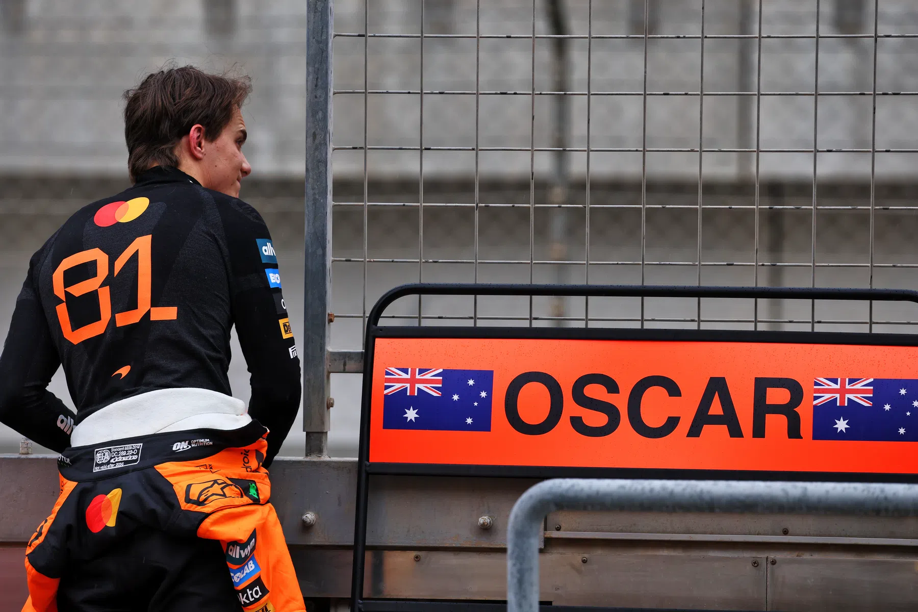 McLaren extends Piastri's contract ahead of 2025 F1 Australian Grand Prix