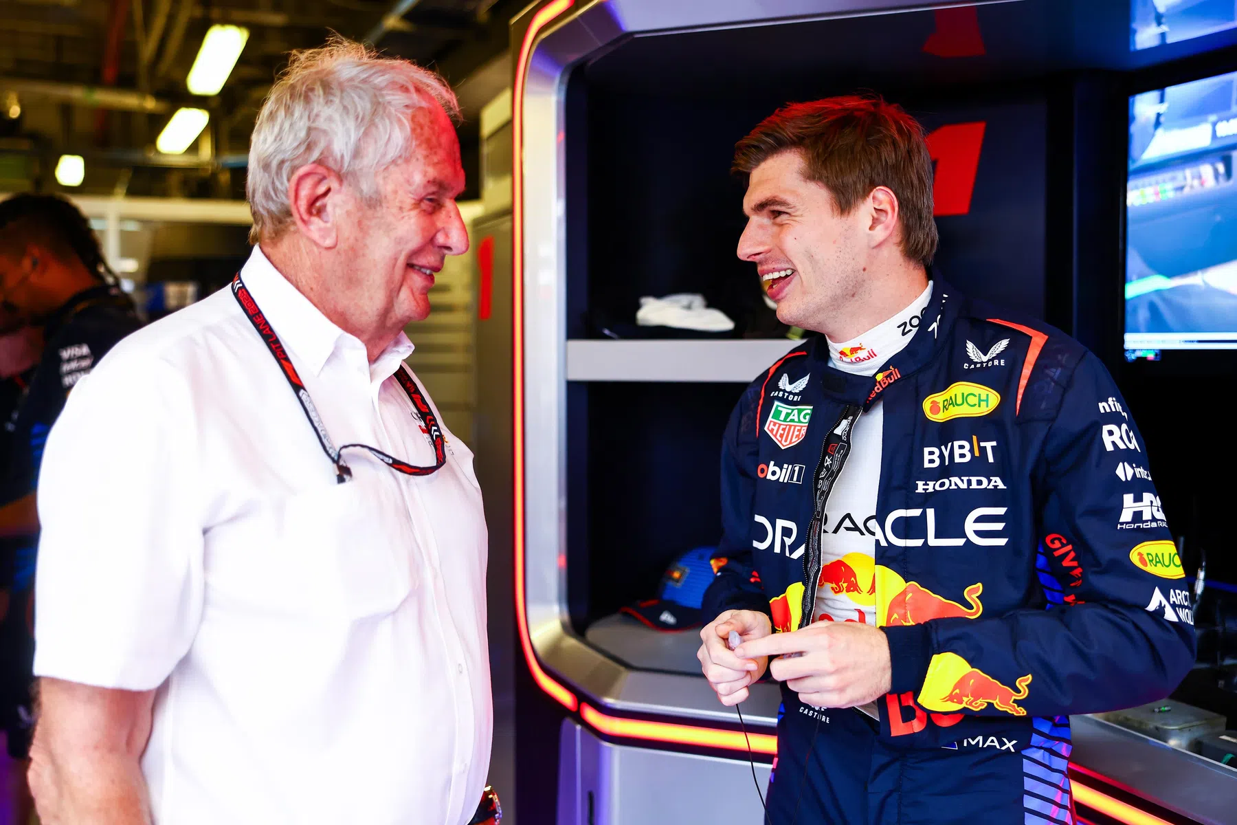 Helmut Marko doet regendans voor Max Verstappen