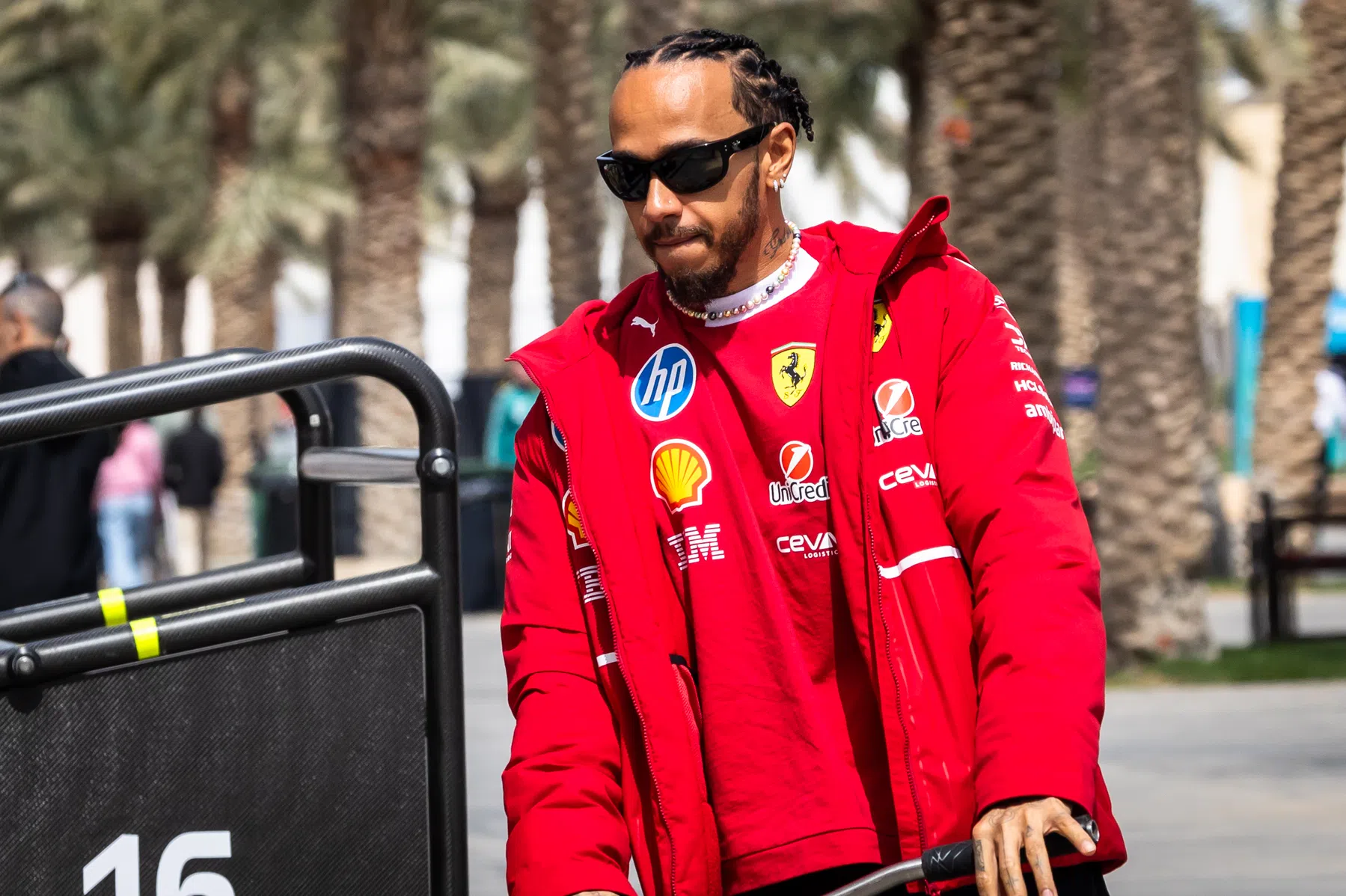 Vettel waarschuwt Hamilton: 'Ferrari laat Leclerc niet vallen voor jou'