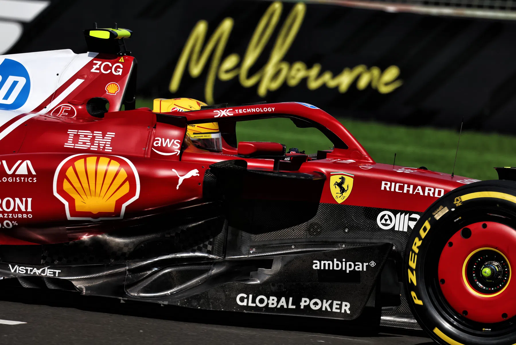 Lewis Hamilton hoopvol na vrijdag in Australië met Ferrari