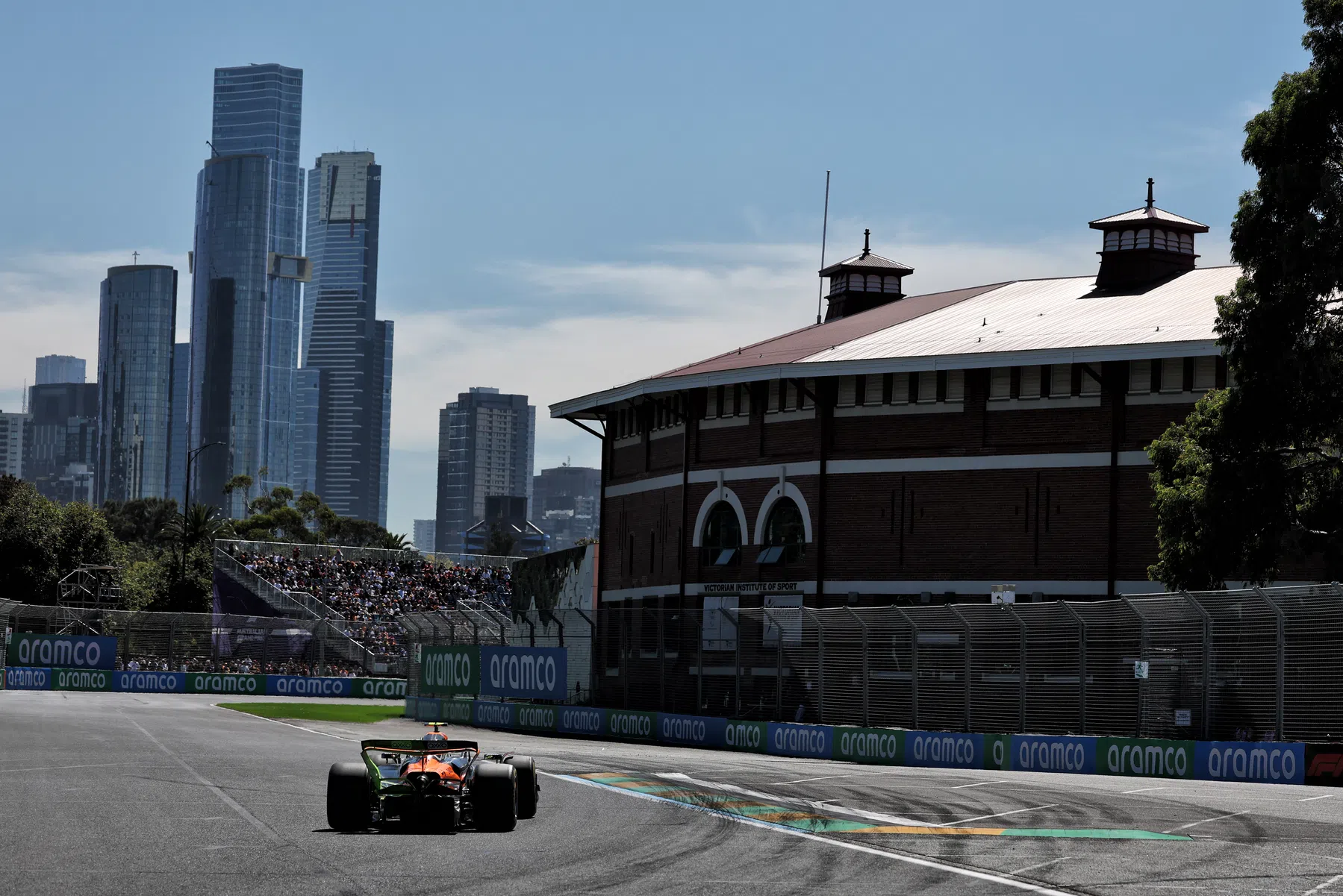 Relatório do FP1 do Grande Prêmio da Austrália de F1 2025 Lando Norris na liderança