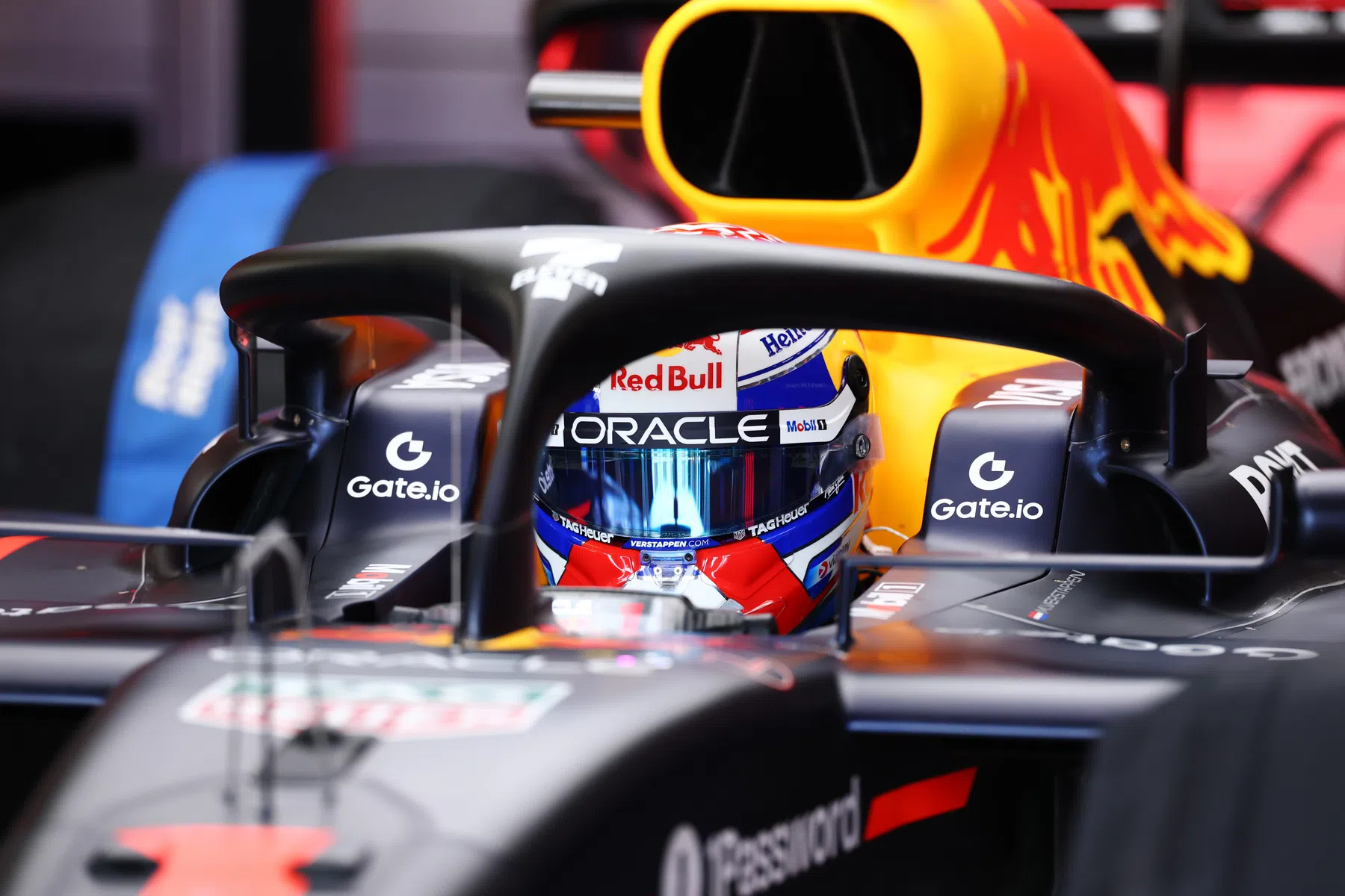 Max Verstappen rekent af met jaloerse fans 