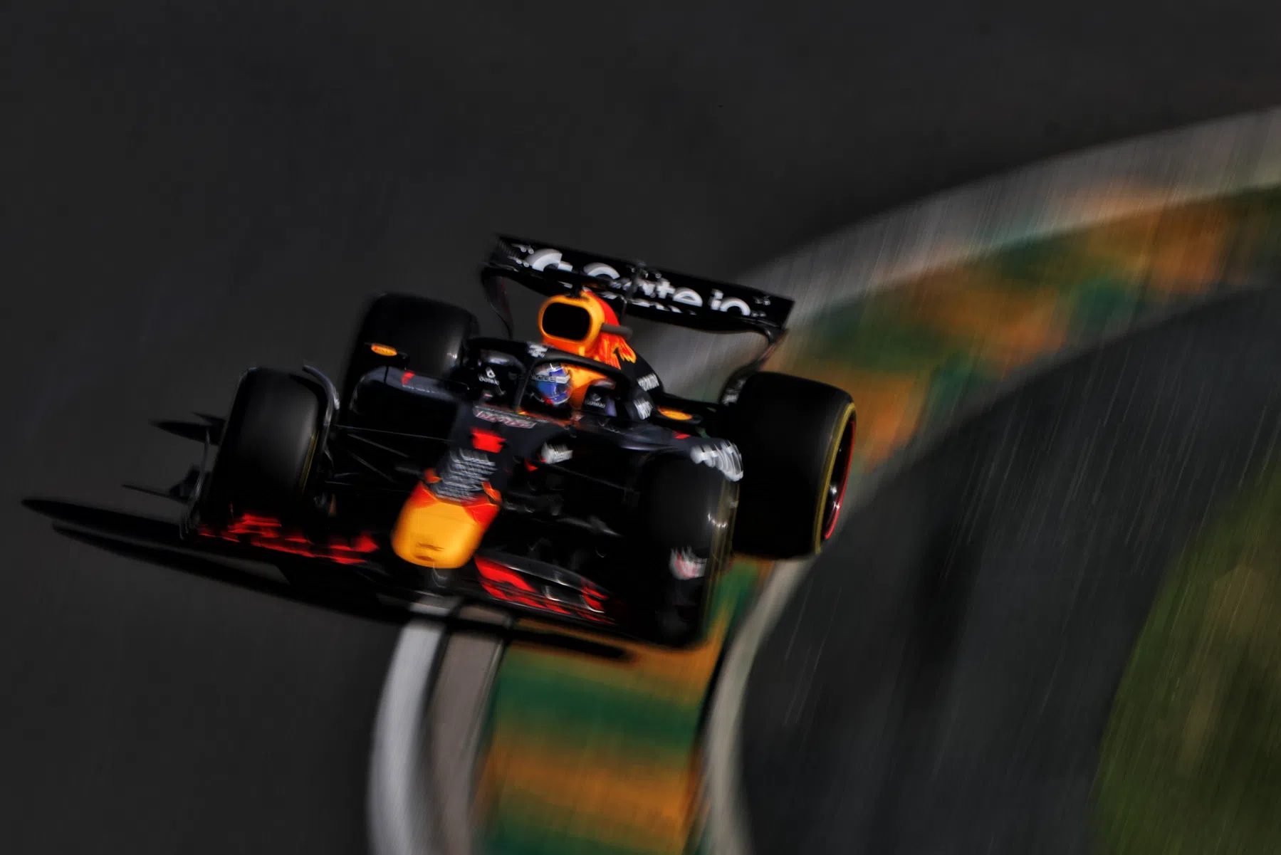 Max Verstappen erwacht zum Leben und fordert McLaren heraus, während Piastri Russell anführt