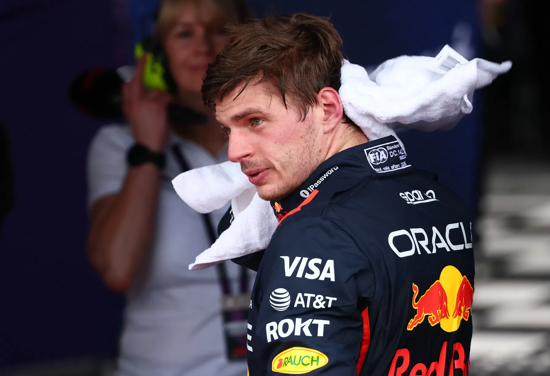 Max Verstappen se resiste a la gran diferencia con McLaren