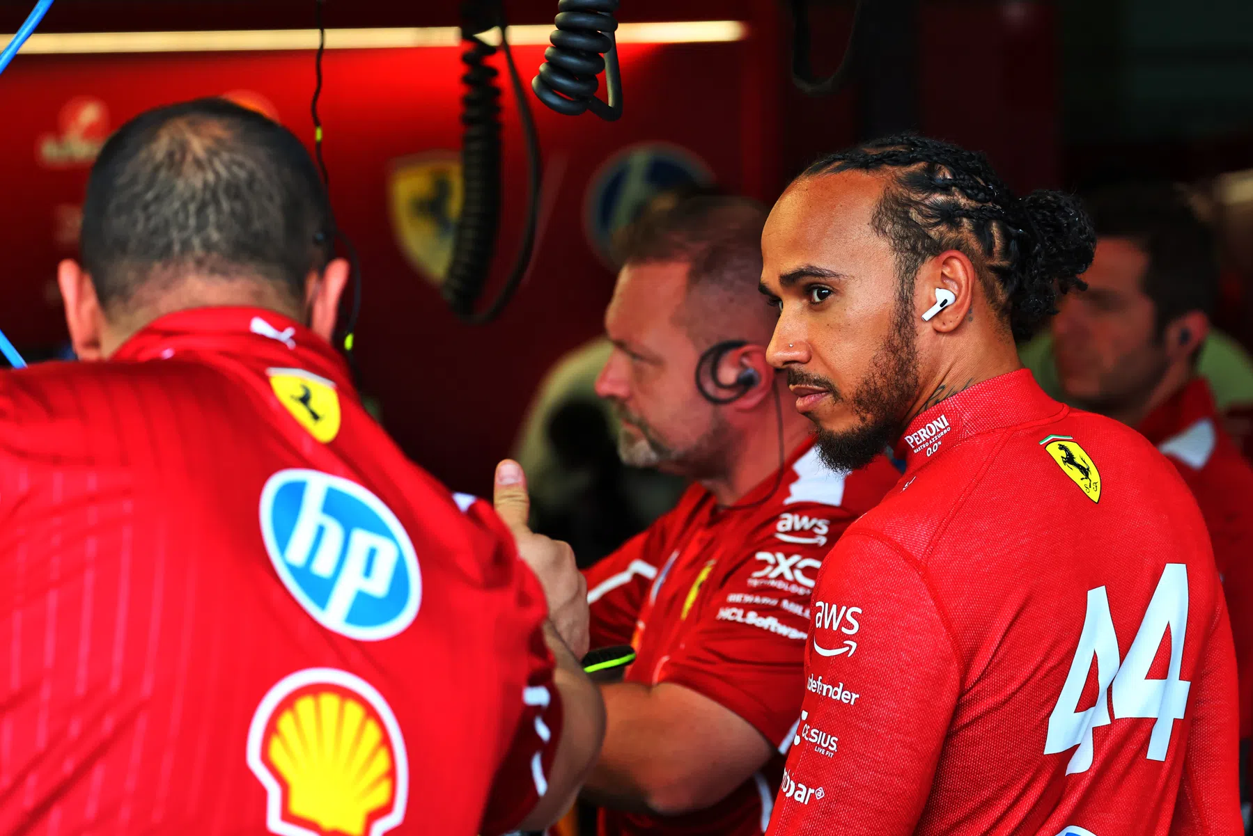 Hamilton enorm kritisch na Ferrari-debuut door gebrek aan vertrouwen