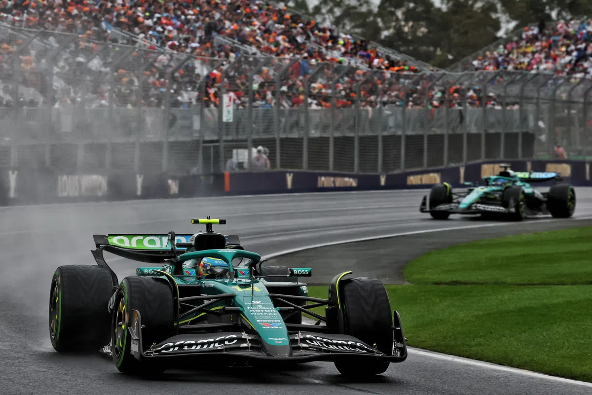 Alonso crash brings out safety car and slick tyres in Melbourne