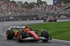 "Lento" Hamilton pide ayuda a Ferrari durante el Gran Premio de Australia