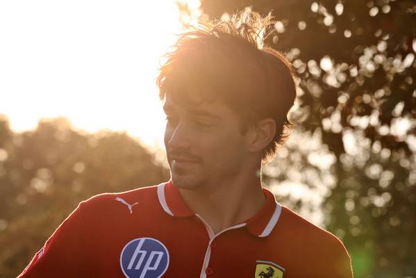 Charles Leclerc explica o comentário da equipe de rádio sobre a água como uma piada interna na Austrália