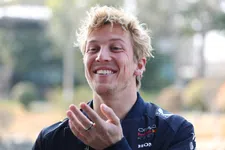 Thumbnail for article: Lawson schaart zich achter Russell: ‘McLaren ligt een stap voor op Red Bull’