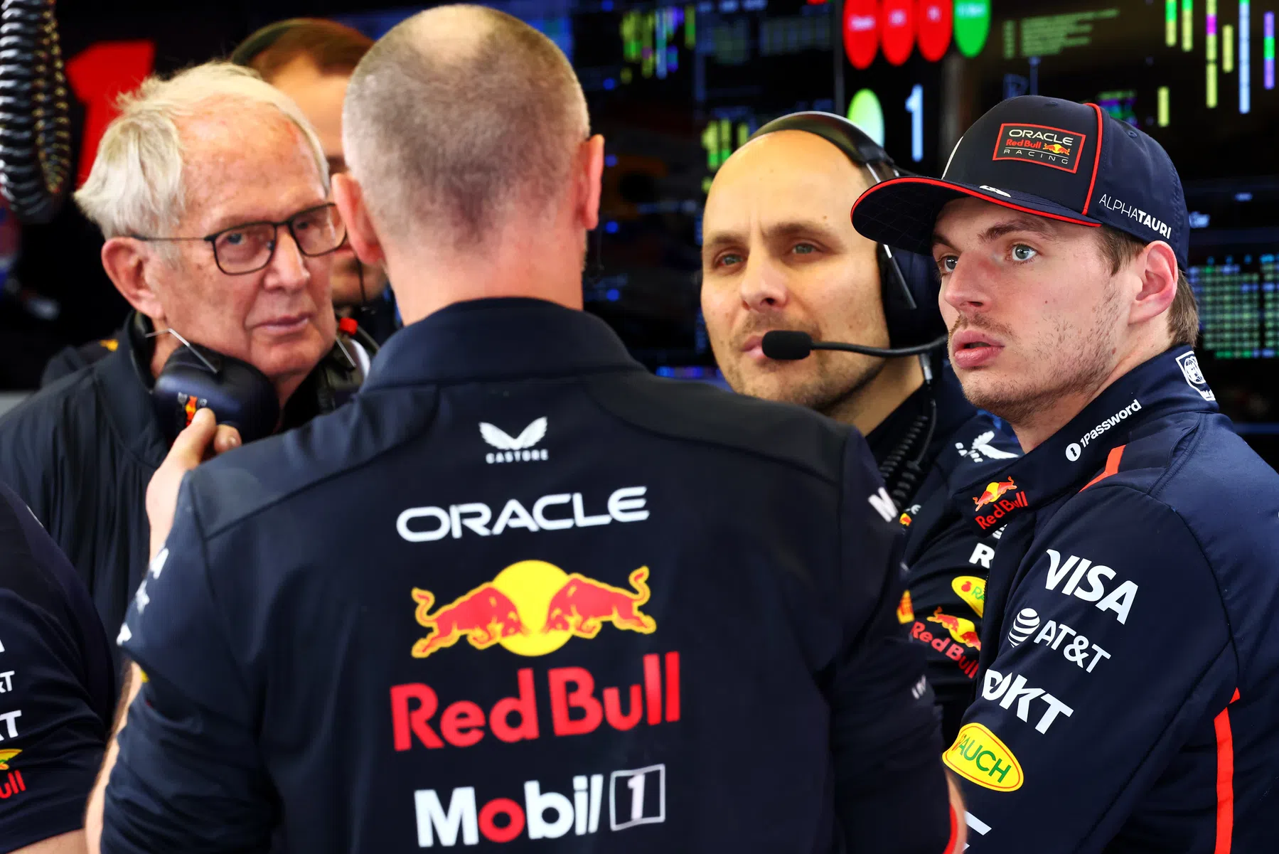 Helmut Marko, conselheiro da Red Bull, fala sobre os rumores de que Max Verstappen vai para a Mercedes