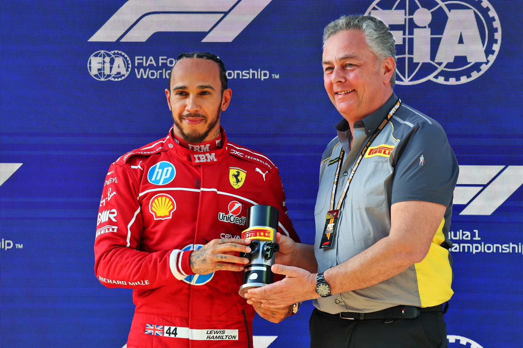 f1 lewis hamiton e max verstappen na primeira fila na china para a corrida de sprint