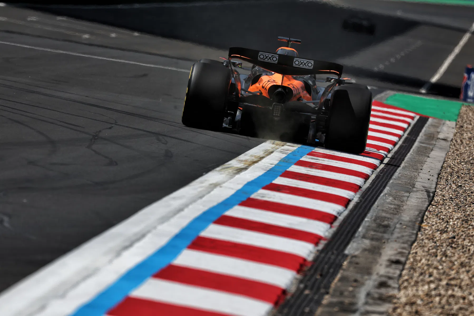 McLaren répond à la remarque de Horner sur la performance des pneus : "Tout est question de force portante".