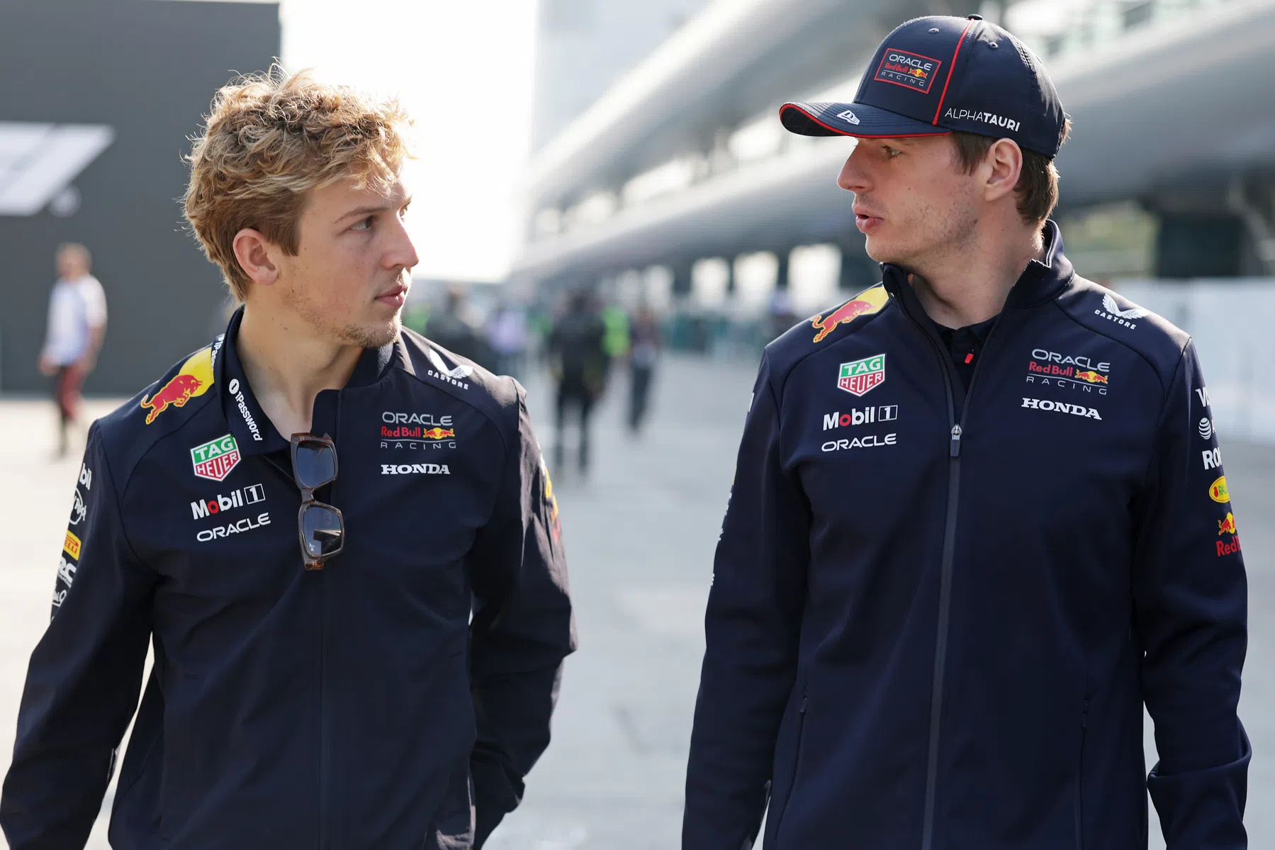 Is Max Verstappen de oorzaak van de vormdip van Liam Lawson?