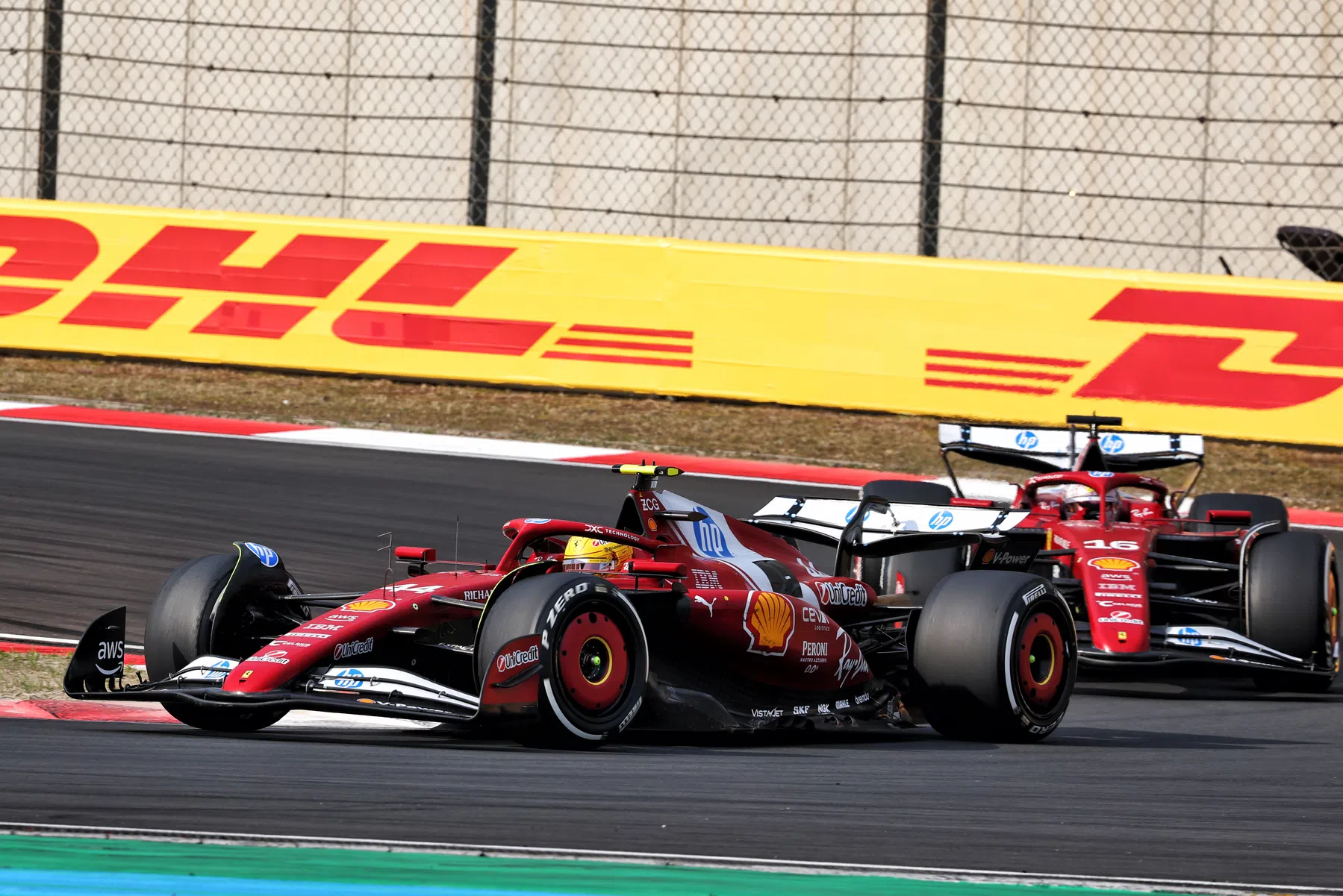 Ferrari a dois passos do topo, Hamilton: 